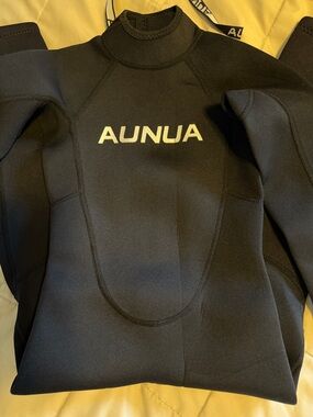 Kids Black Long-Sleeve Wetsuit Neoprene— UV Protection